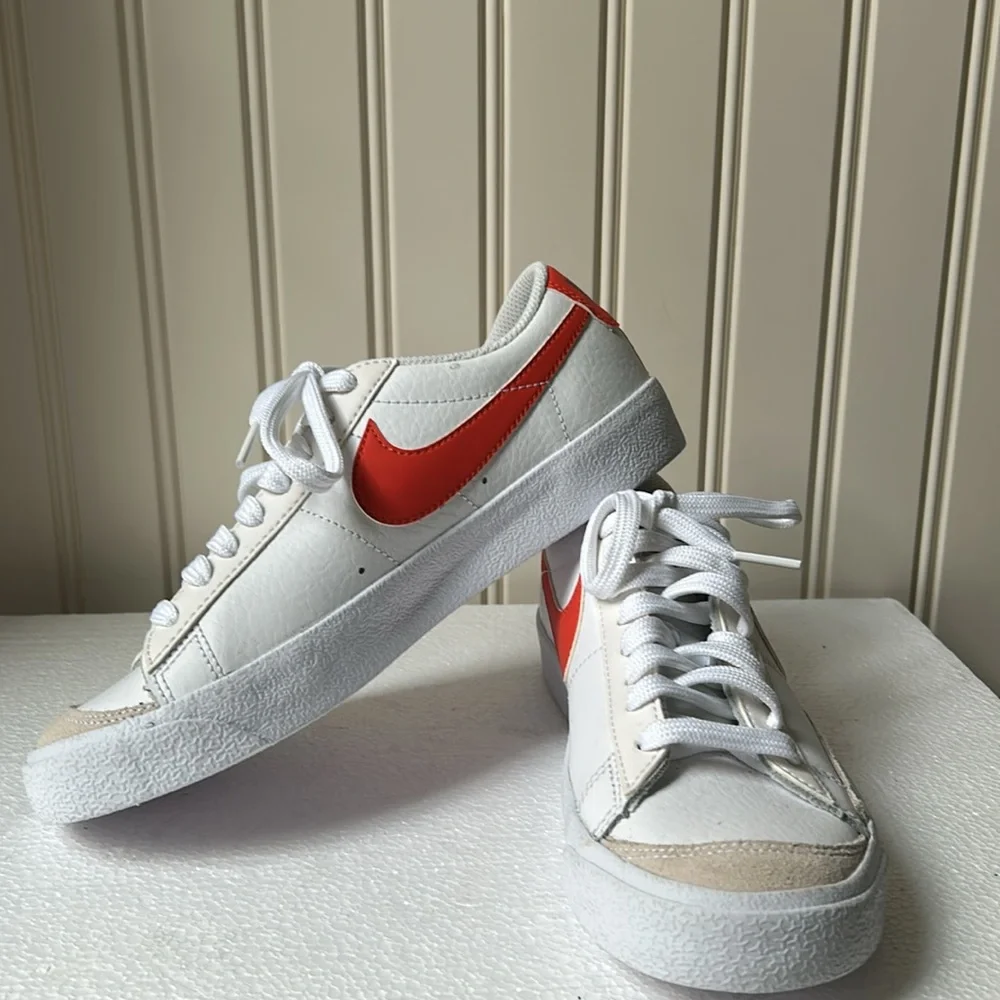 NWOT! Nike kids 2021 Blazer Low '77 (GS) lace up sneakers boys size 4.5Y white